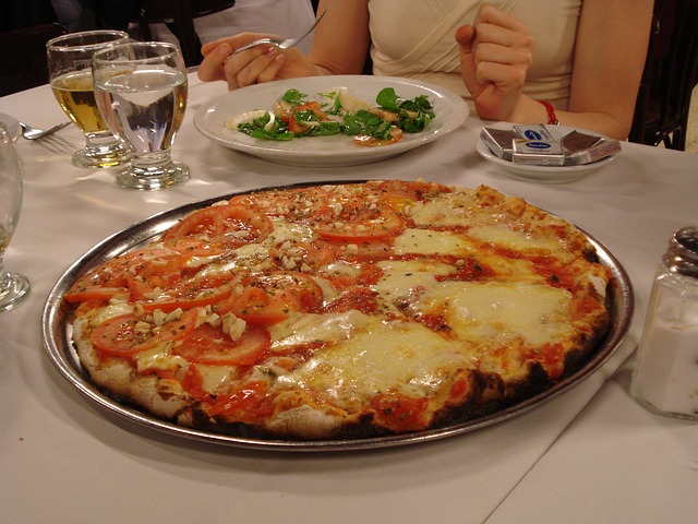 pizza argentina en una mesa